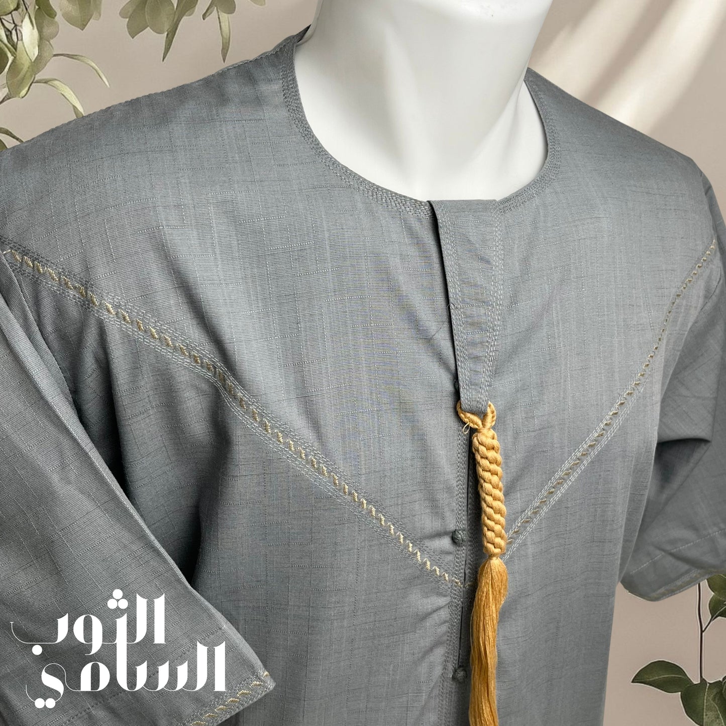 ثوب إماراتي أنيق وجذاب لصيفٍ مشرق! 🌟