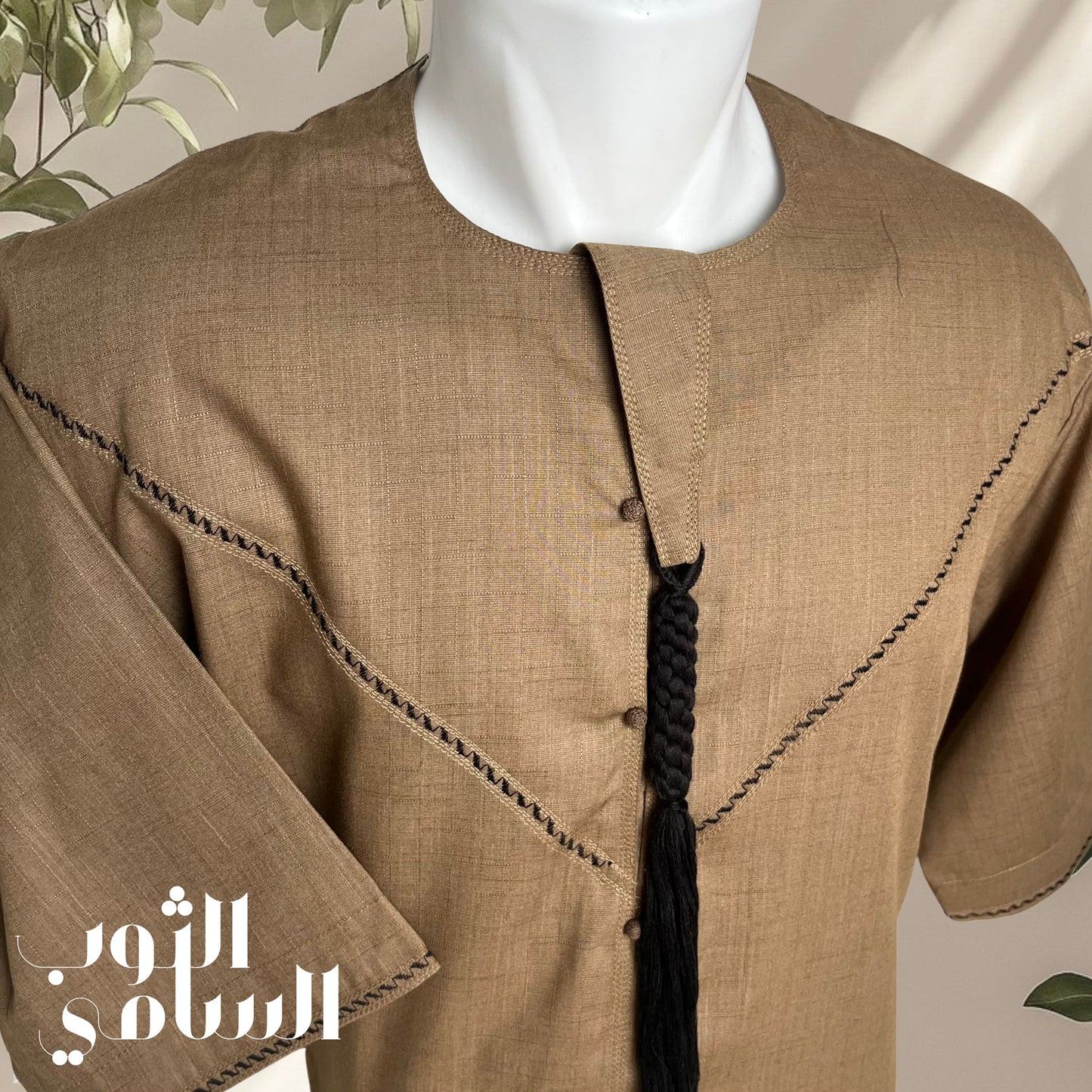 ثوب إماراتي أنيق وجذاب لصيفٍ مشرق! 🌟