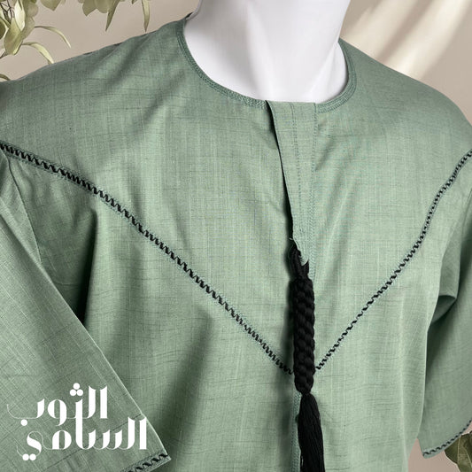 ثوب إماراتي أنيق وجذاب لصيفٍ مشرق! 🌟